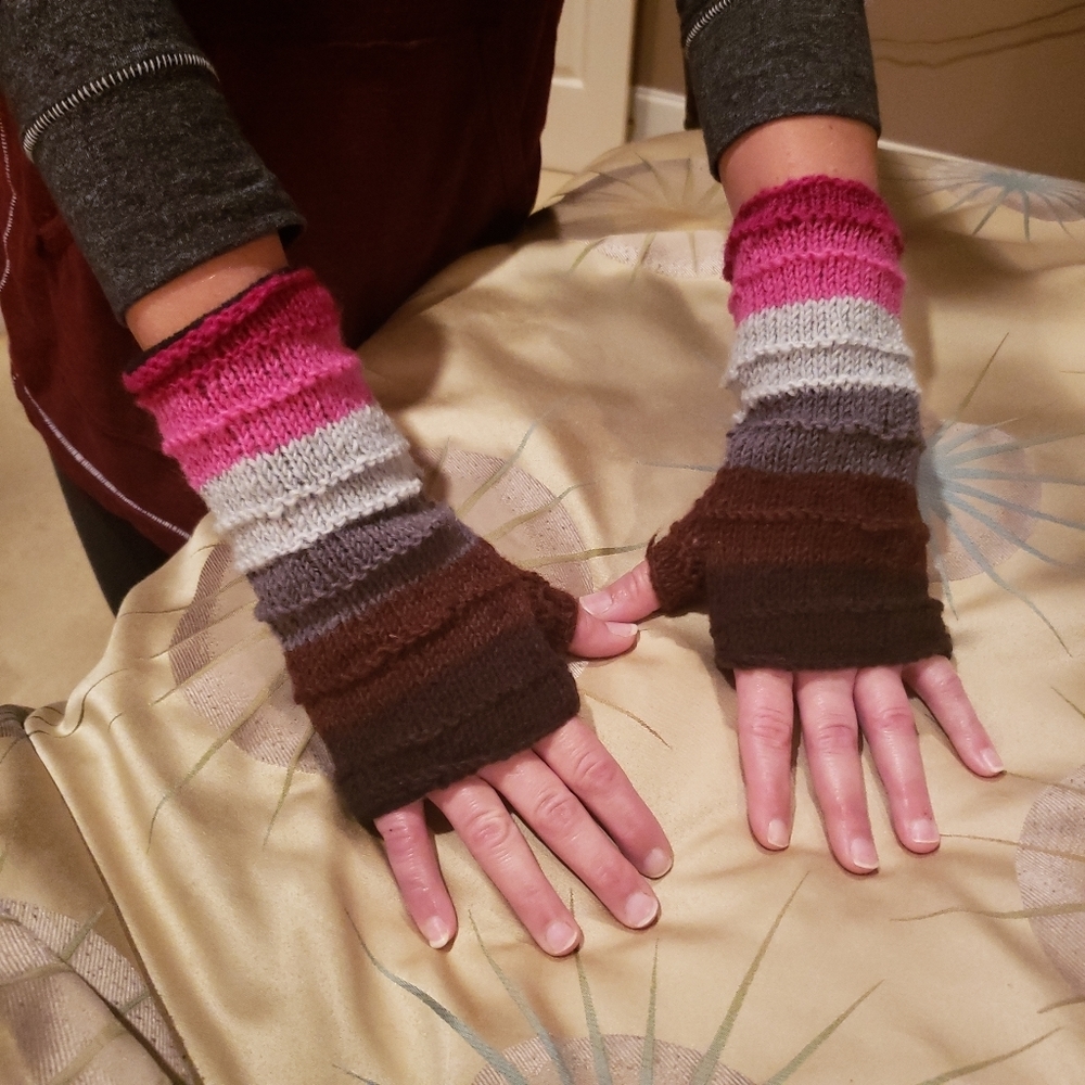 SUPER CUTE BOHO FINGERLESS GLOVES - Picture 6 of 8